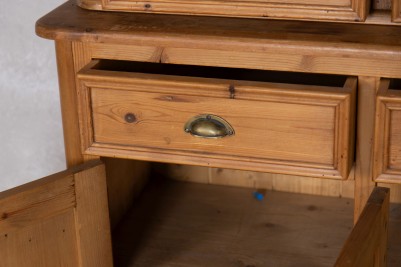 pine-drawer-close-up